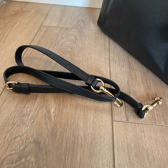 SMALL MIA SHOULDER BAG (COACH F73196)
BLACK/GOLD
COACH STYLE # F73196 - Picture 3 of 12